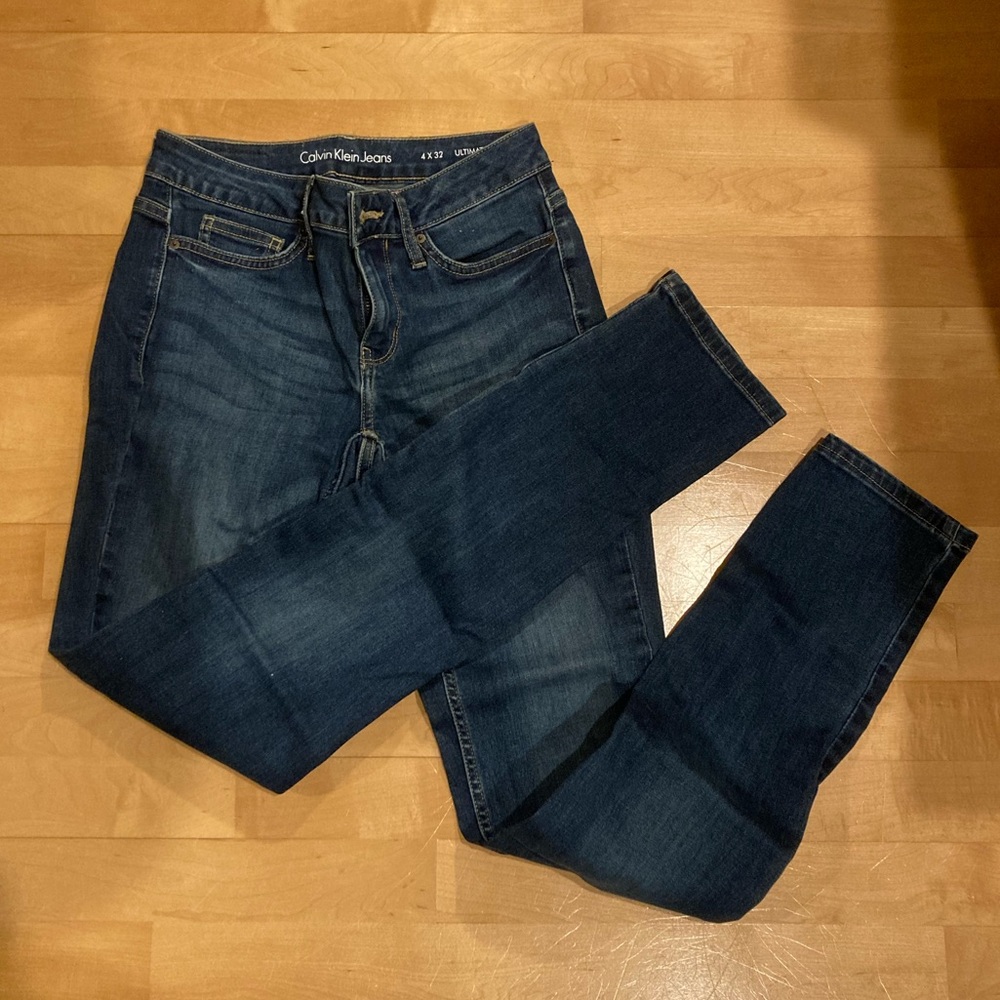 Calvin Klein Ladies Ultimate Skinny Jeans size 4